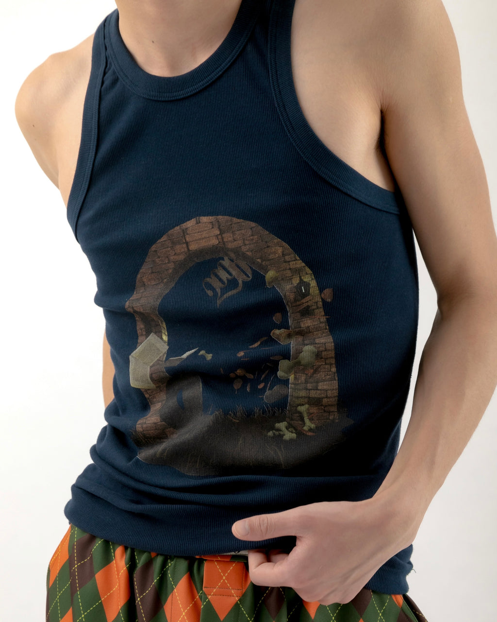 NAVY GRAPHIC TANK TOP